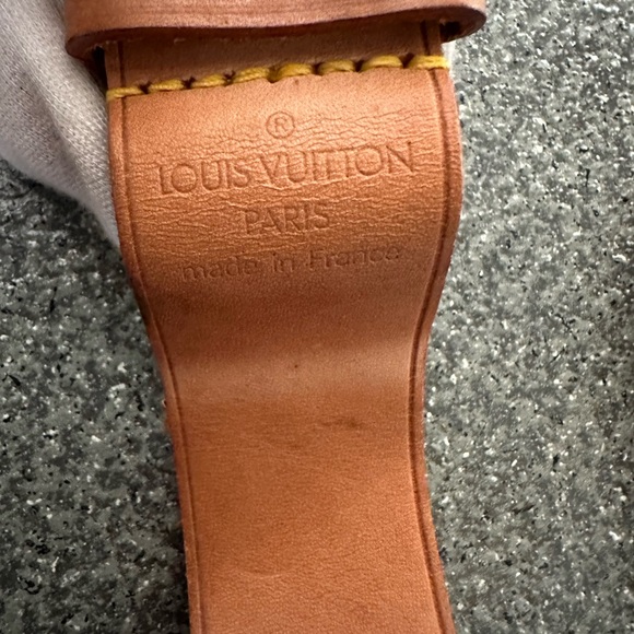 LOUIS VUITTON
Vachetta Luggage Tag : Poignet Set - Picture 7 of 15